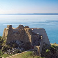 Revetlla de Sant Joan - Vista dels focs des del castell de la Trinitat, amb visita guiada nocturna, copa de cava i coca de Sant Joan