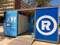S’inicia el servei de wc’s públics a les platges de Roses